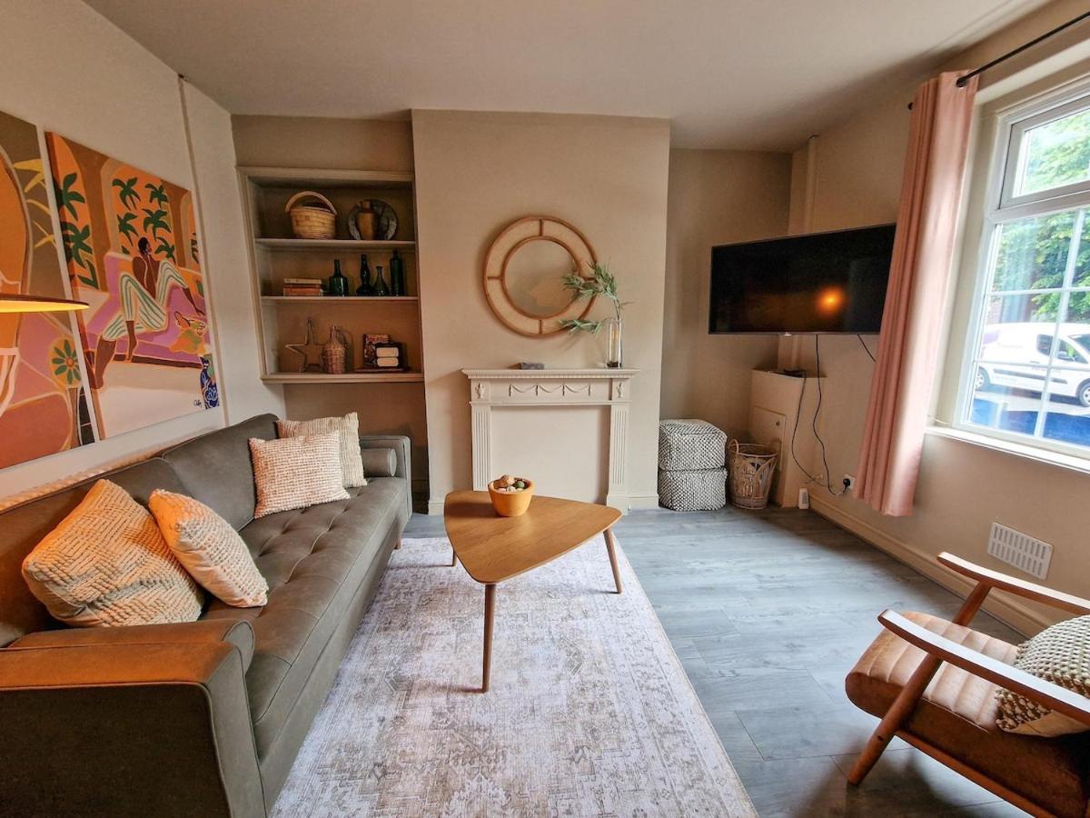 Holiday home 2 Bed Near Centre By Superhost *